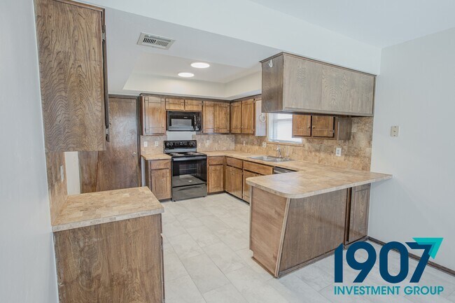 Building Photo - 1433 SW 93rd St