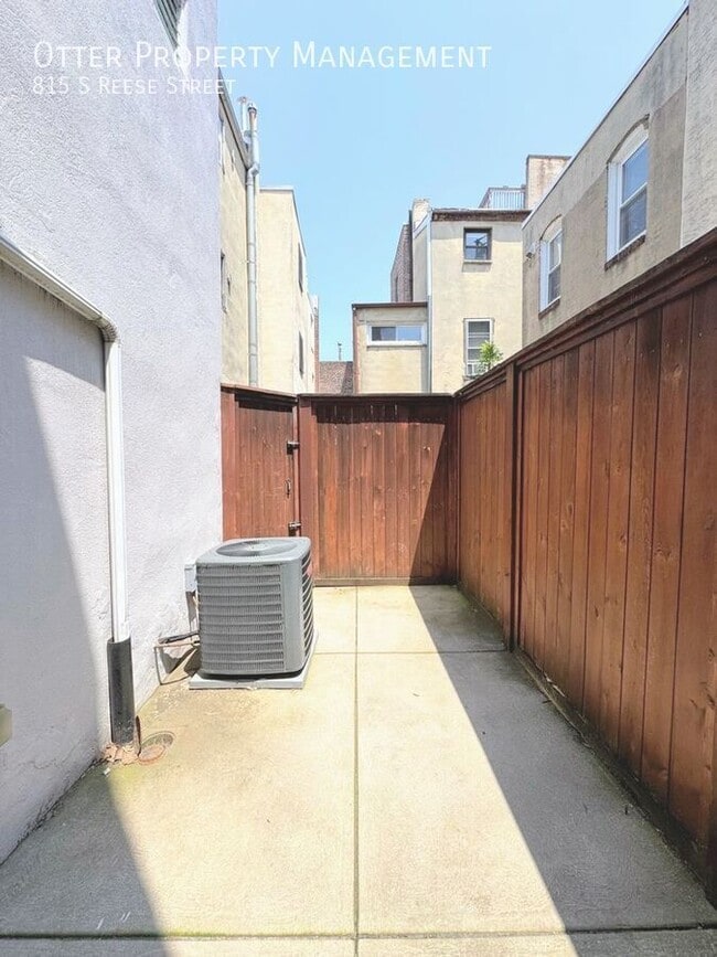 Building Photo - 815 S Reese St