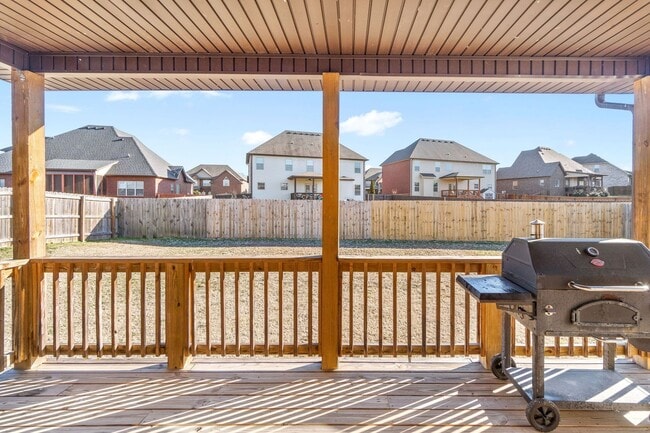 Building Photo - 5 Bedroom in Farmington Subdivision!