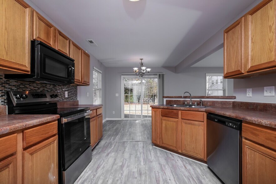 Building Photo - 721 Champion St