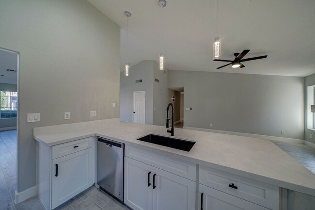 Building Photo - 8940 E Palm Ridge Dr