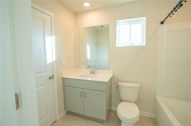 Building Photo - 1060 Sunny Lk Dr