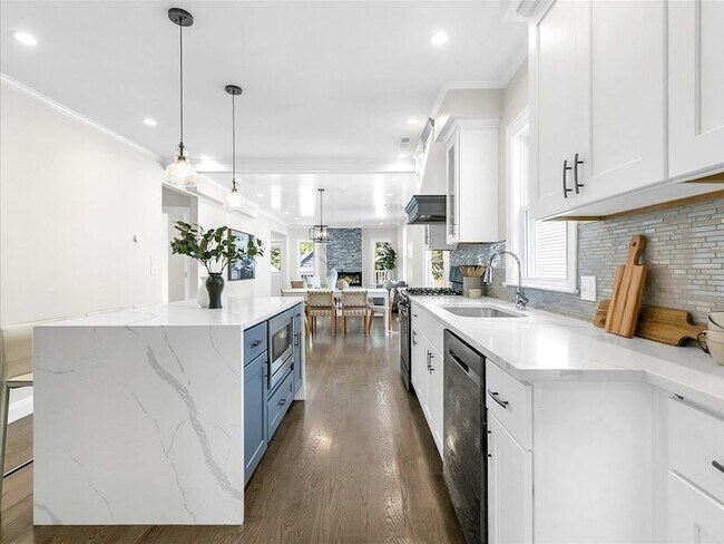 Building Photo - 18 Laurel St