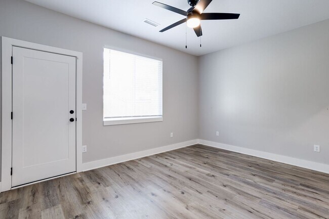 Building Photo - Beautiful Three Bedroom, Two Bathroom