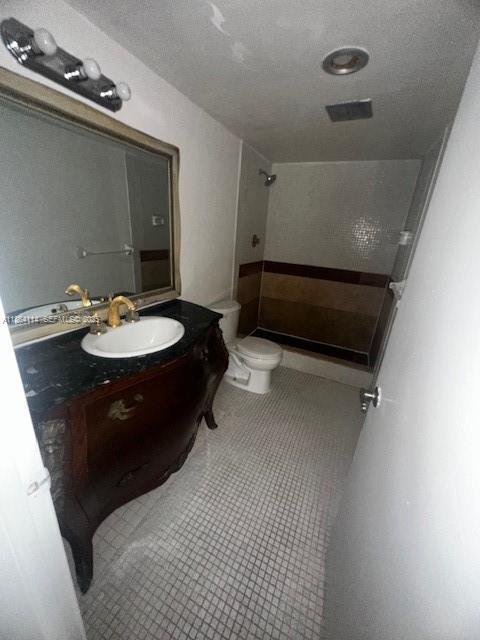 Building Photo - 4160 Inverrary Dr