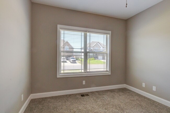 Building Photo - 332 Bluebriar Trc