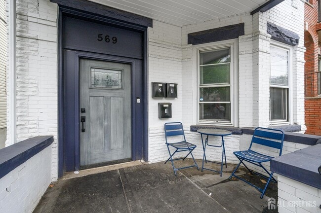 Building Photo - 569 Liberty Ave