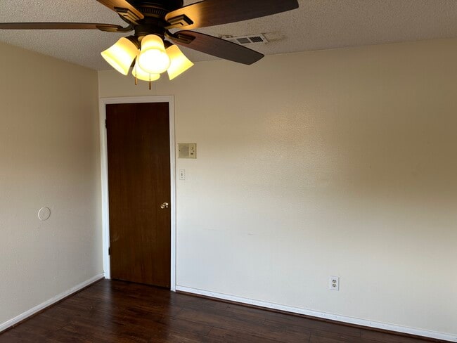 Building Photo - 223 Blue Castle Ln