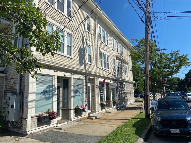 Building Photo - 15 Brush Hill Rd