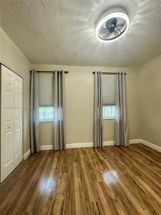 Building Photo - 7821 Sanibel Dr