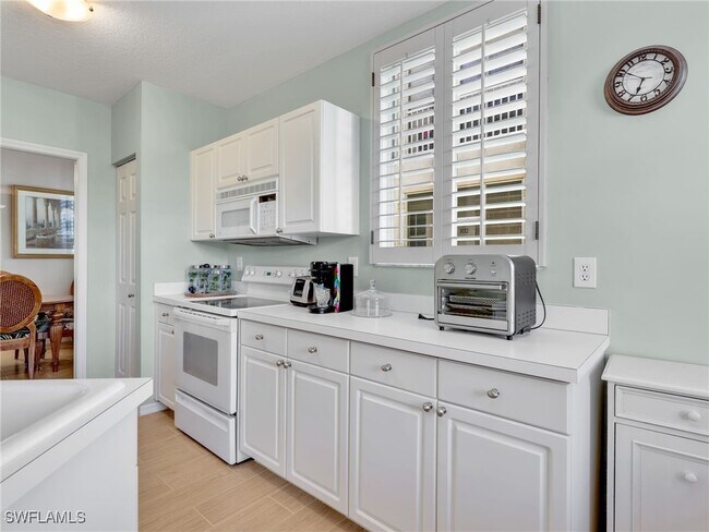 Building Photo - 9071 Las Maderas Dr