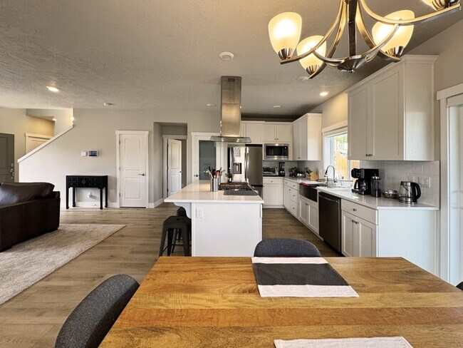 Building Photo - 2771 Cascara Dr