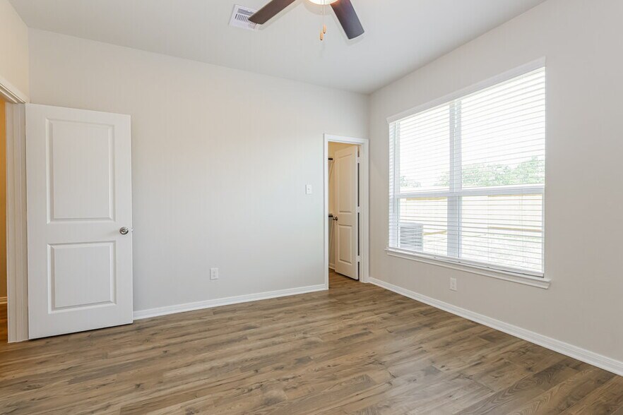 Building Photo - 15582 Caramel Spgs Dr