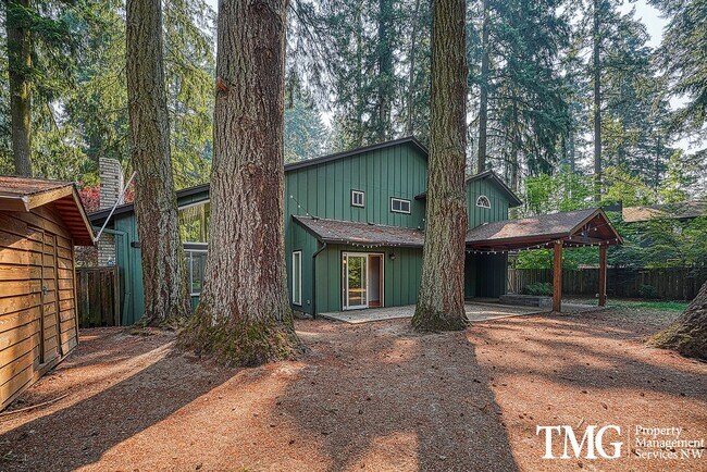 Building Photo - 3841 SE Madsen Ct