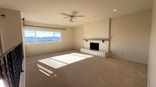 Building Photo - Lovely Thousand Oaks Rental with Expansive Yard and Mountain Views
