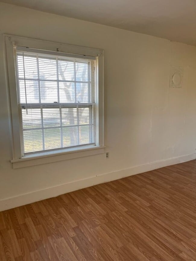 Building Photo - 2+ BEDROOM  1 BATHROOM HOUSE