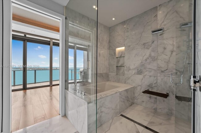 Building Photo - 460 NE 28th St