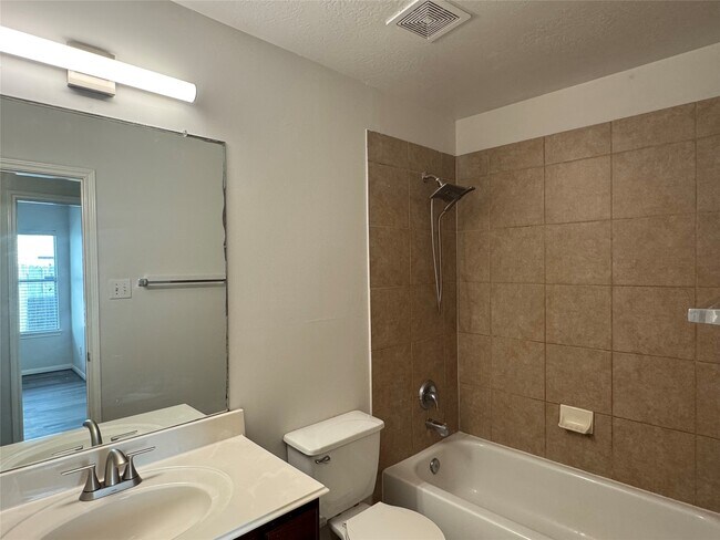 Building Photo - 21543 Falvel Misty Dr