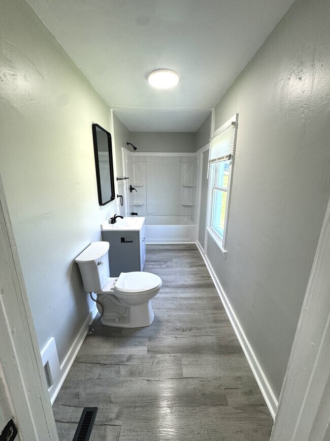 Building Photo - 105 Trail Dr