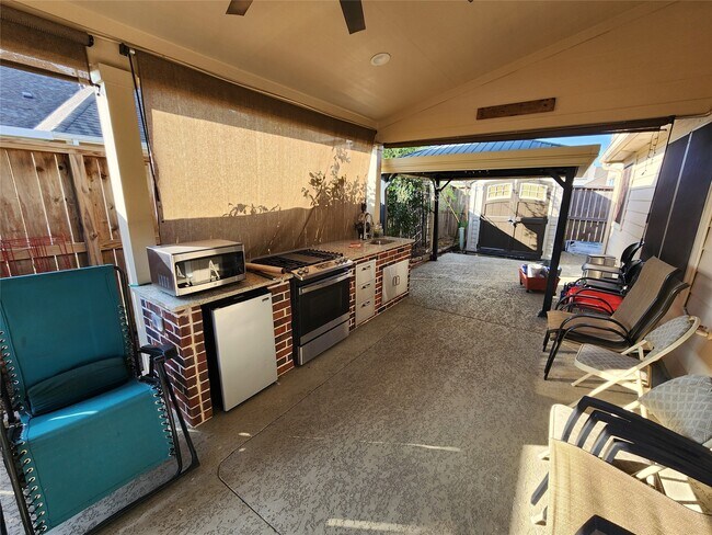 Building Photo - 4422 Meadow Way Dr