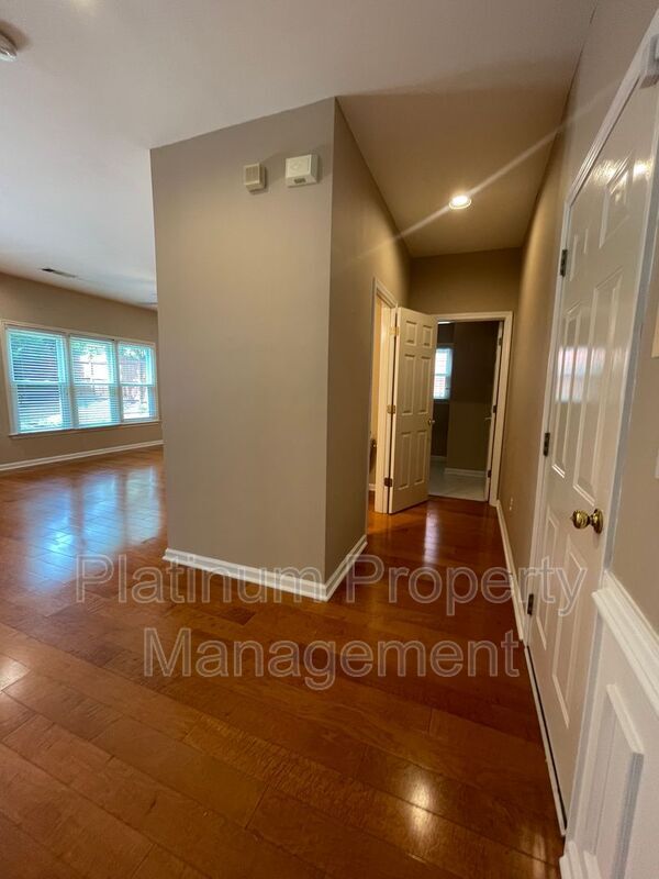 Building Photo - 4916 Durley Ln SE