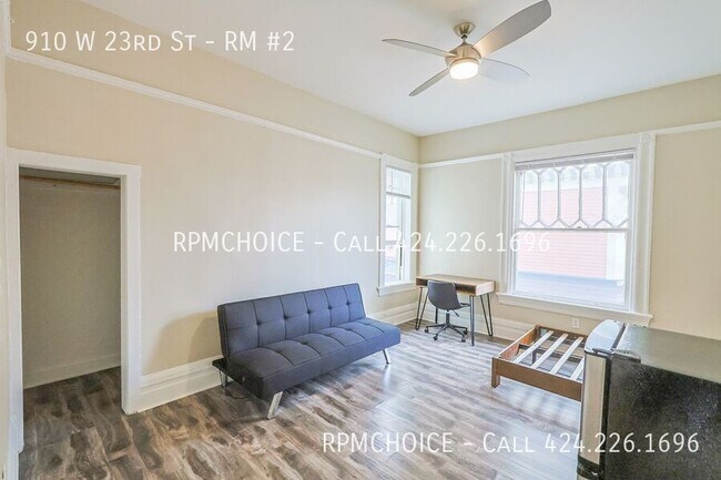 Building Photo - 910 W 23rd St