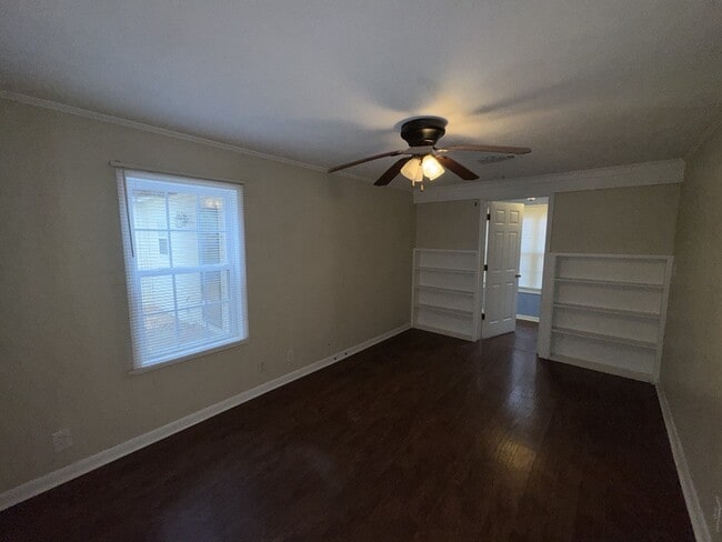 Building Photo - 1081 S Church St