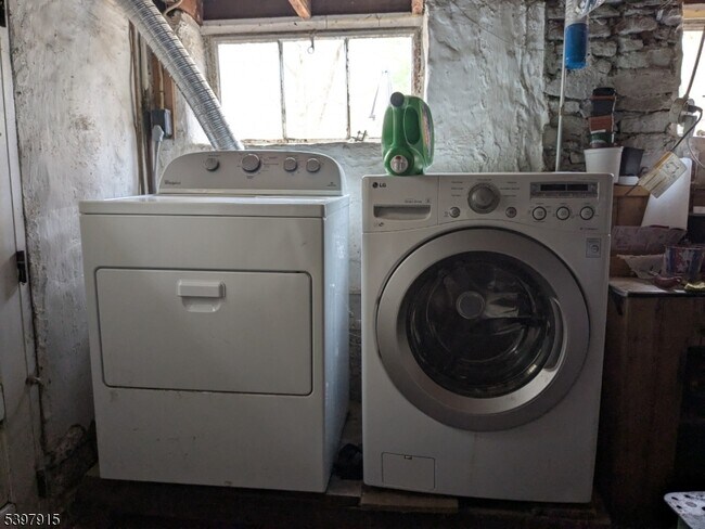 Building Photo - 445 Miller Park Rd