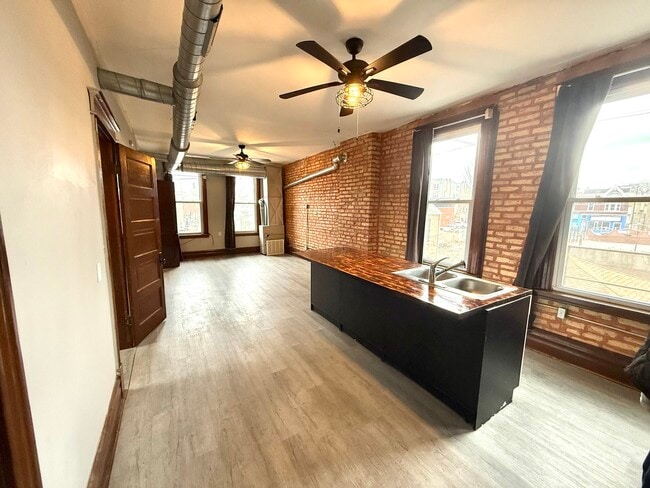 Building Photo - 2141 S Marshall Blvd