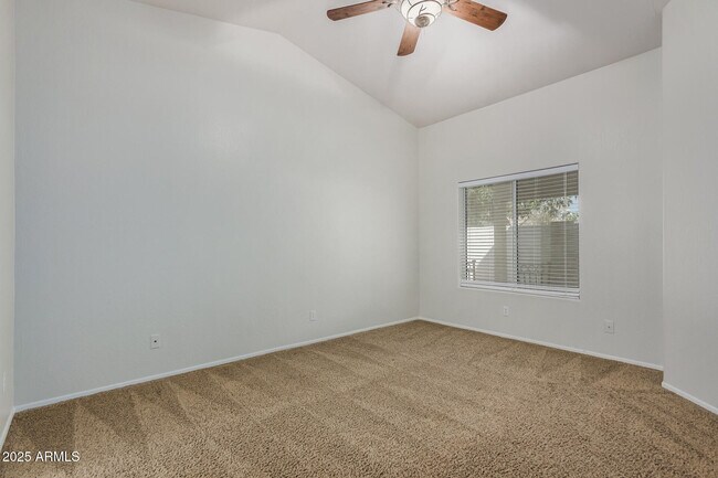 Building Photo - 1122 W Morelos St