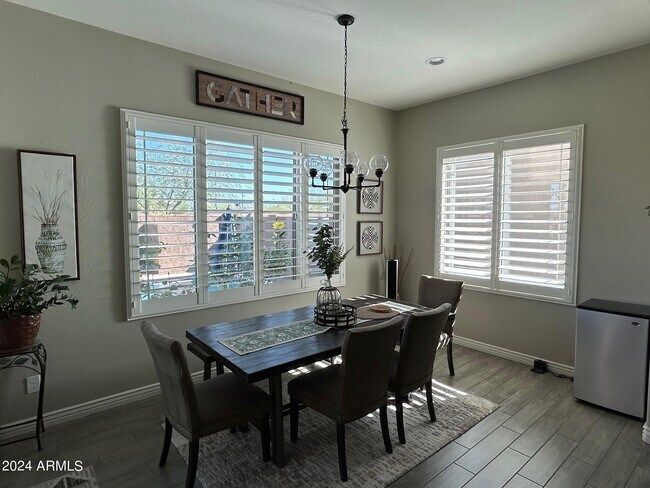 Building Photo - 3318 E Los Gatos Dr