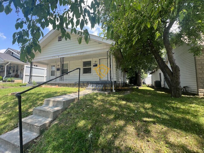 Primary Photo - 75-77 S 4th Avenue