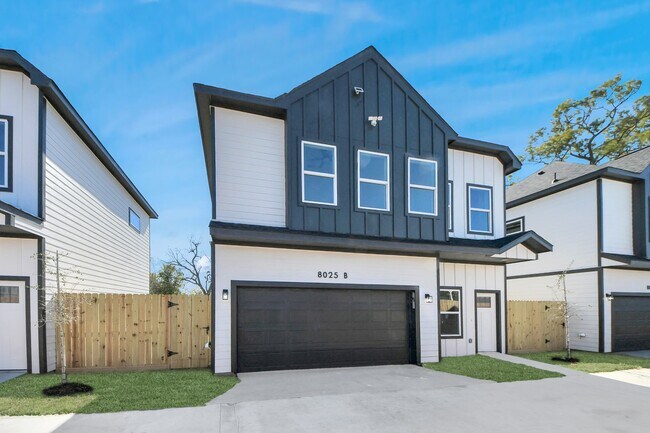 Building Photo - 8025 Peachtree St