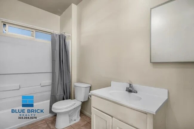Building Photo - 5869 S Figueroa St