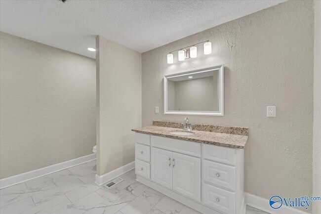 Building Photo - 117 Mandy Dr