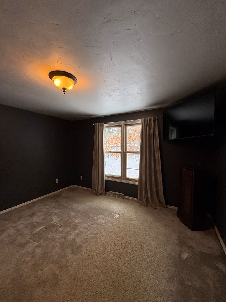 upstairs bed 2 - 13501 Velp Ave