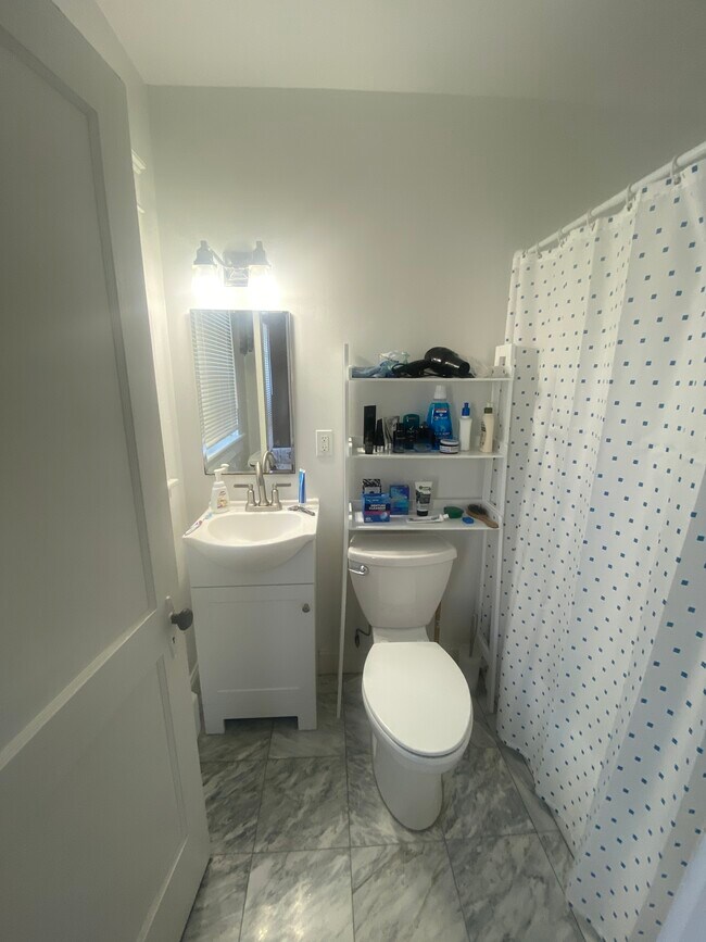 Building Photo - 107 Bellevue Ave