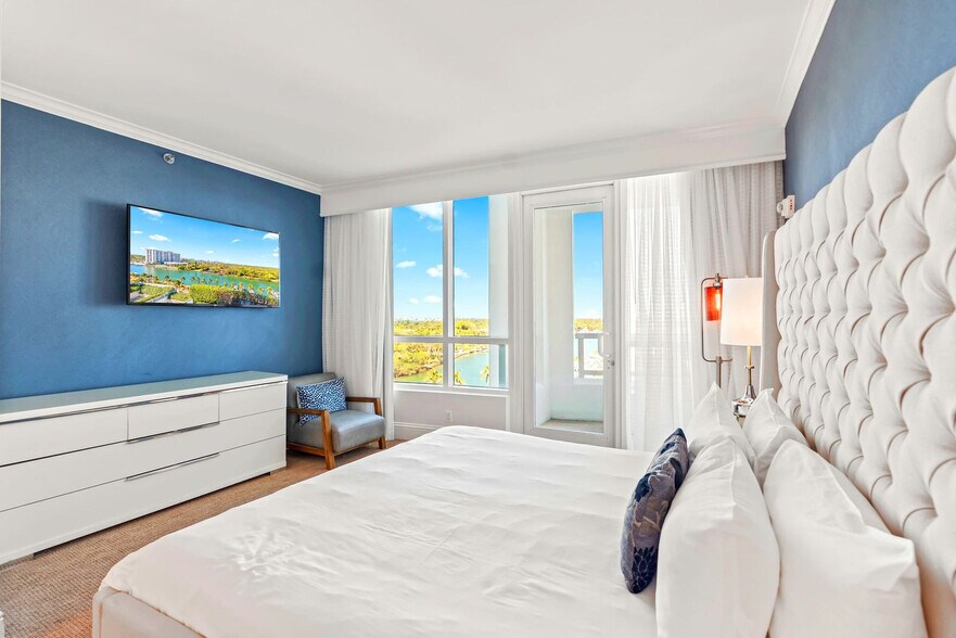Building Photo - 4441 Collins Ave