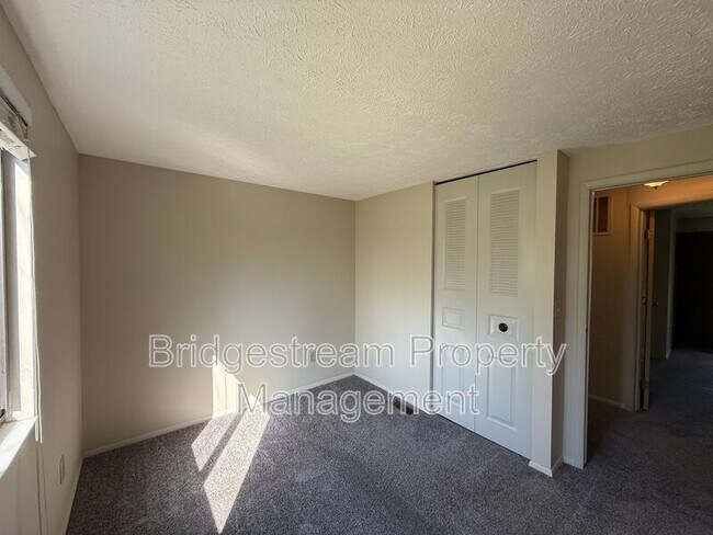 Building Photo - 2421 Bentree Ct