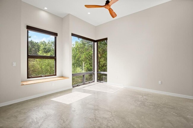 Building Photo - 500 Laurel Valley Rd