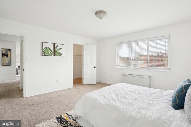 Building Photo - 1005 Chillum Rd