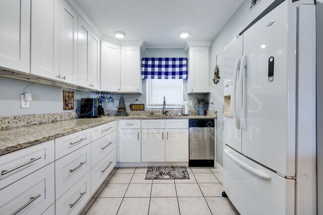 Building Photo - Wake Up to the Ocean Breeze – Your Beachsi...