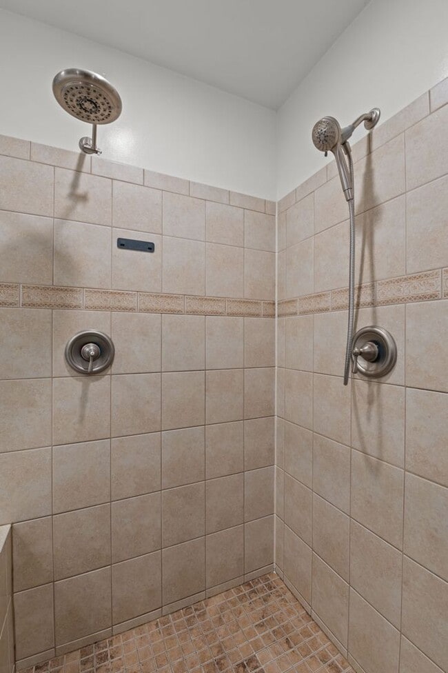 Building Photo - Your Dream Home Awaits!