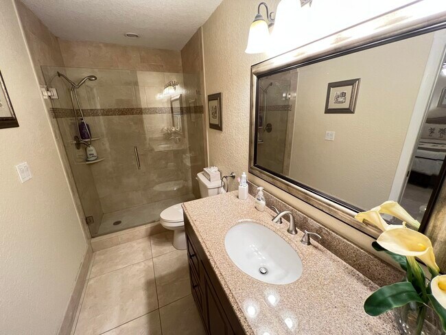 Building Photo - 512 High Point Dr