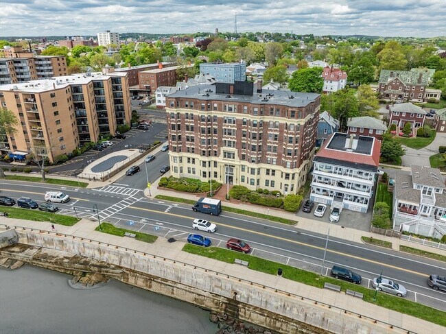 Building Photo - 285 Lynn Shore Dr