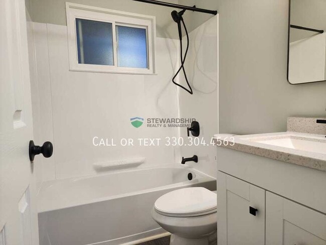 Building Photo - 2559 Edwin Ave