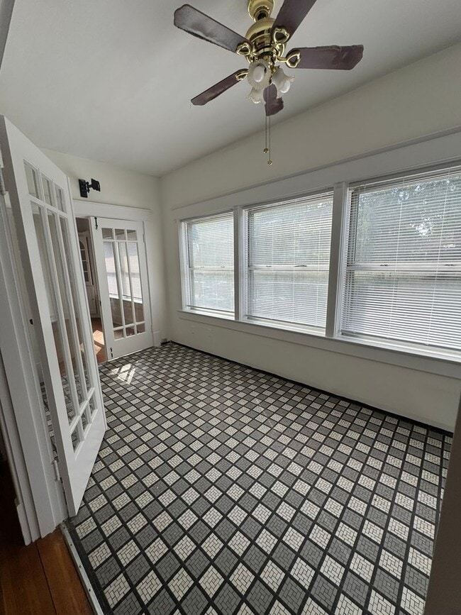 Building Photo - Wonderful 2 bed 2 bath in the heart of the...