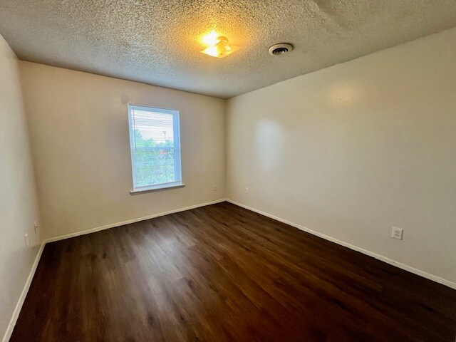 Building Photo - 920 N Leverett Ave