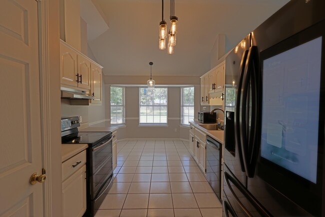 Building Photo - 1915 Sunrise Dr