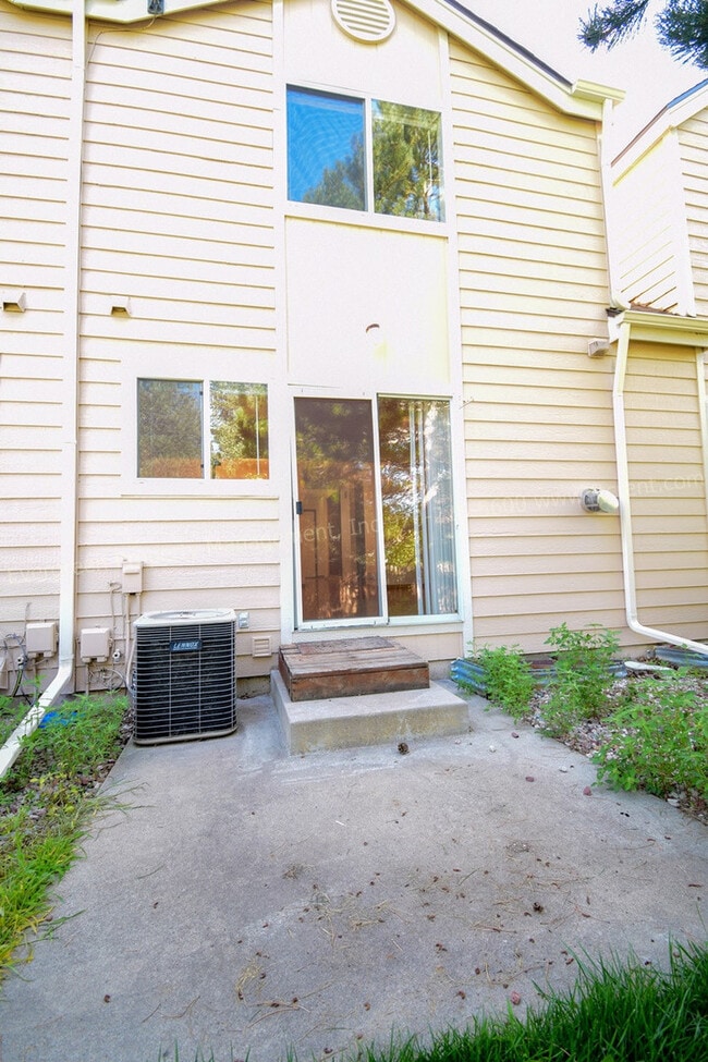 Building Photo - 2929 Ross Dr